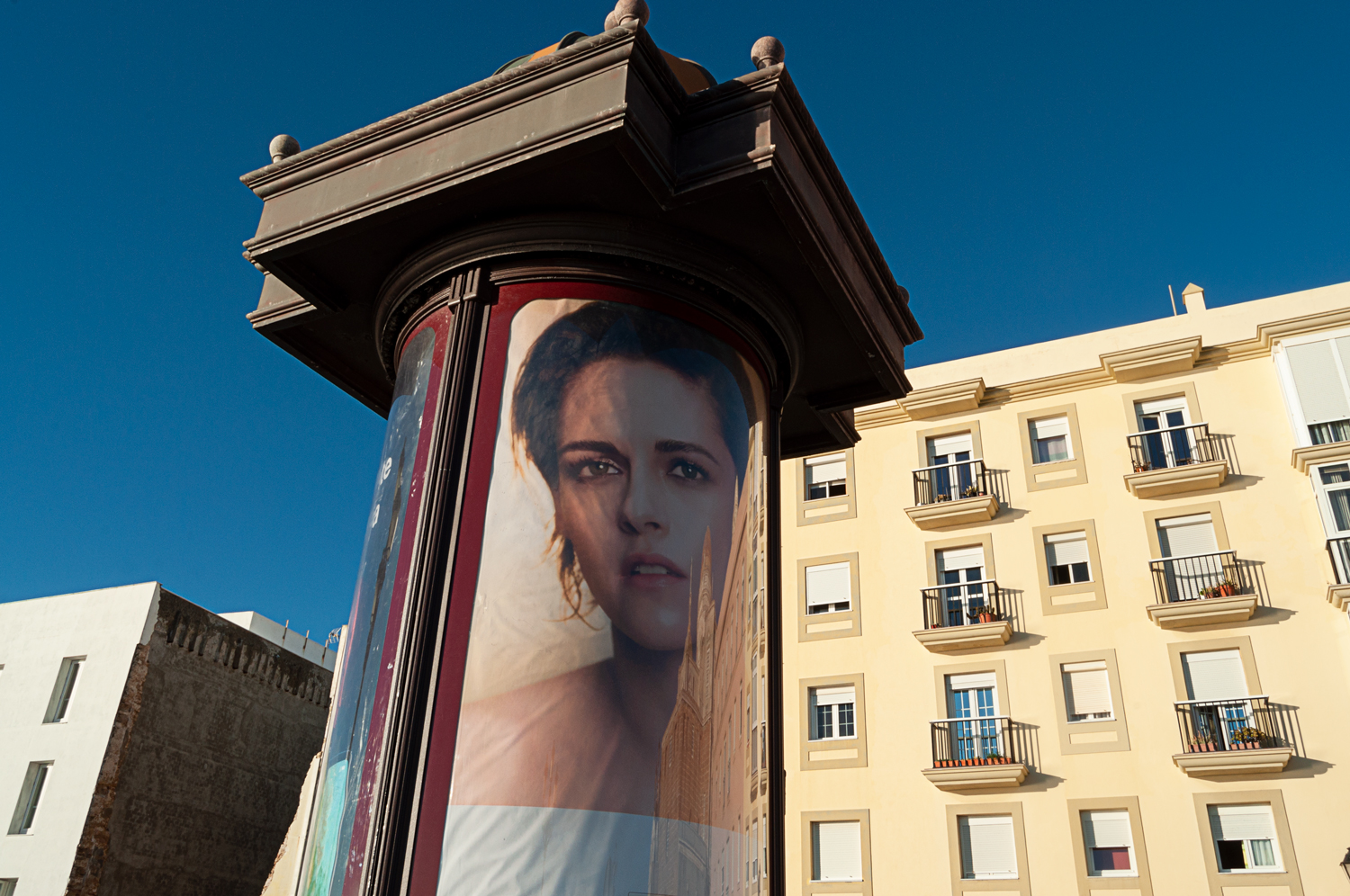 2018-11-23-actriz-Kristen-Cádiz